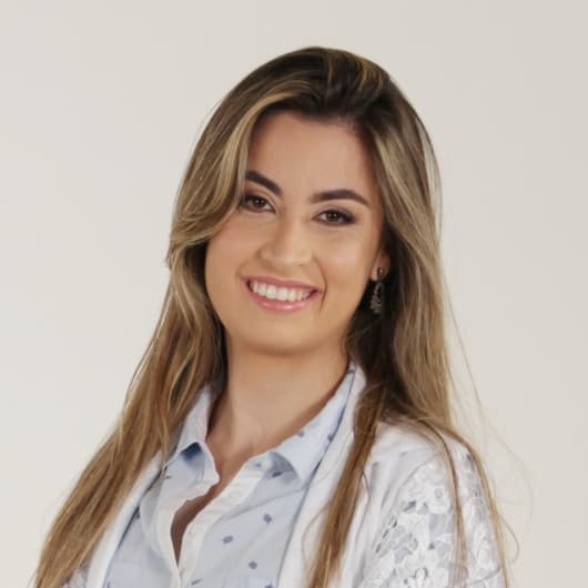 Dra. Roberta Lara de Oliveira Borges, médica psiquiatra em Goiânia, com RQE em Psiquiatria e em Psiquiatria da Infância e Adolescência
